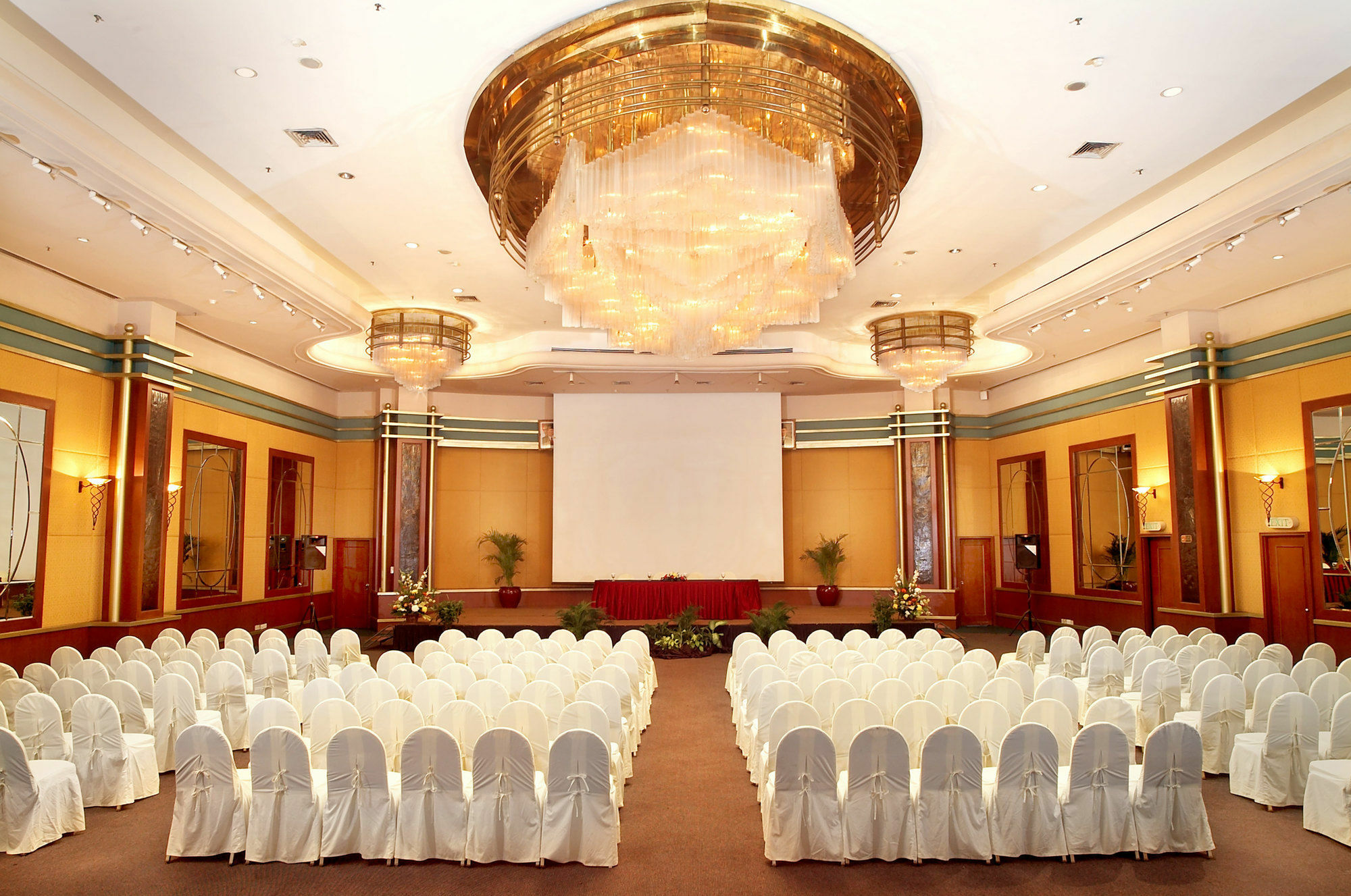 Lumire Hotel & Convention Centre Yakarta Exterior foto